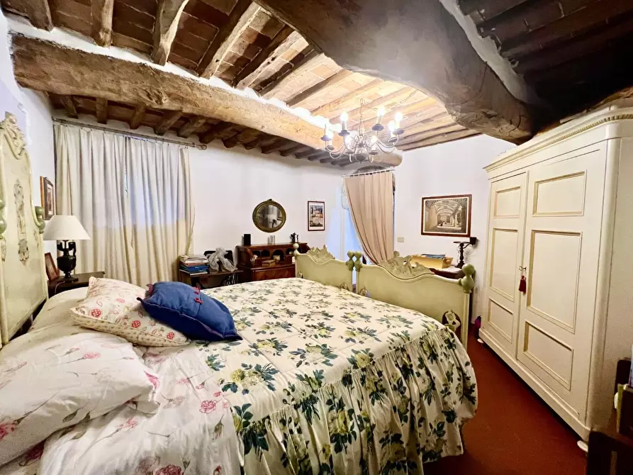 Immagine 53 di Villa in vendita  a Capannori