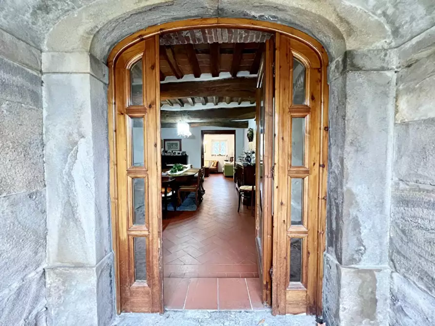 Immagine 54 di Villa in vendita  a Capannori