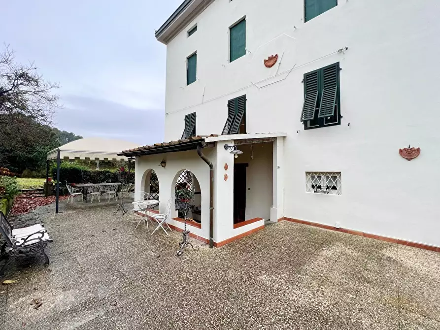 Immagine 27 di Villa in vendita  a Capannori