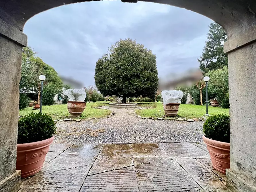 Immagine 56 di Villa in vendita  a Capannori