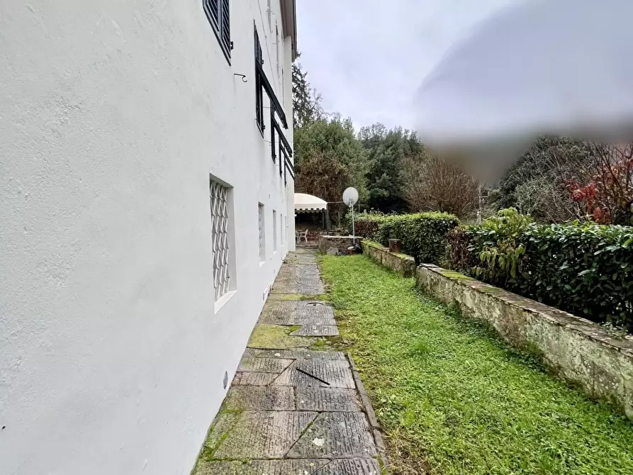 Immagine 61 di Villa in vendita  a Capannori