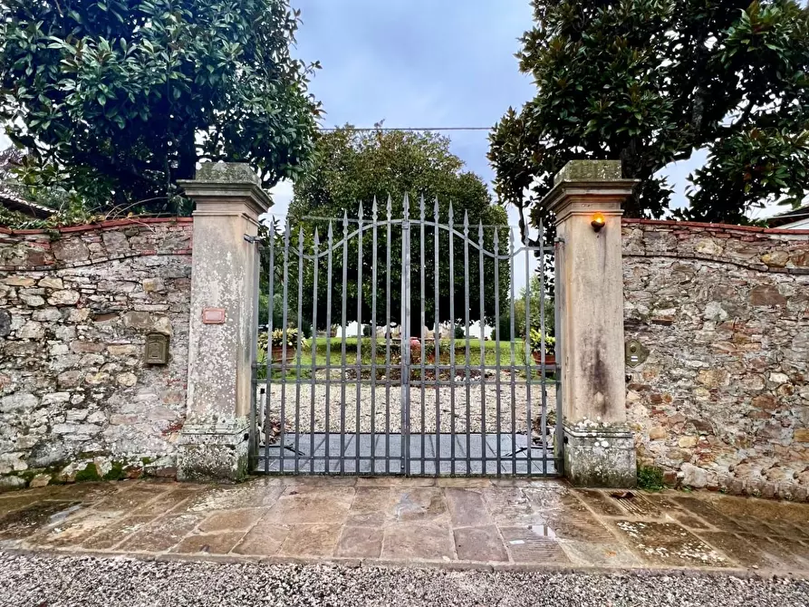 Immagine 65 di Villa in vendita  a Capannori