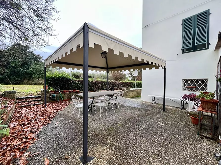 Immagine 29 di Villa in vendita  a Capannori
