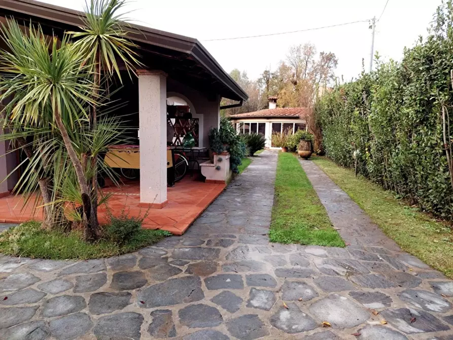 Immagine 19 di Villa in vendita  a Pietrasanta