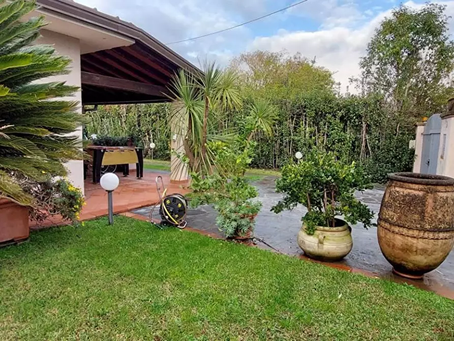 Immagine 18 di Villa in vendita  a Pietrasanta