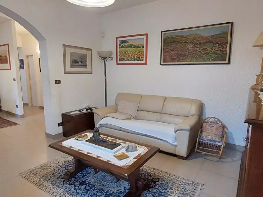 Immagine 32 di Villa in vendita  a Pietrasanta