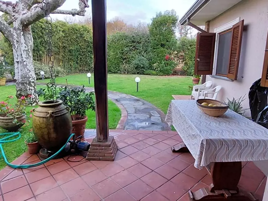 Immagine 48 di Villa in vendita  a Pietrasanta