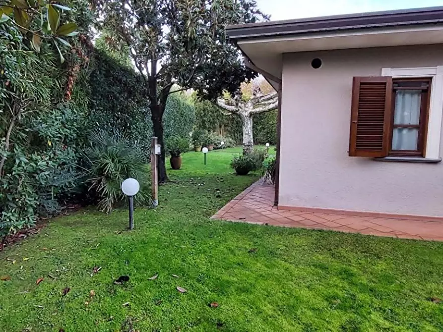 Immagine 25 di Villa in vendita  a Pietrasanta