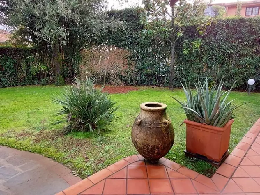 Immagine 16 di Villa in vendita  a Pietrasanta