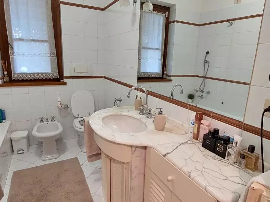 Immagine 61 di Villa in vendita  a Pietrasanta