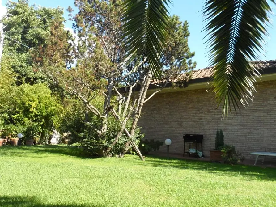 Immagine 27 di Villa in vendita  a Pietrasanta