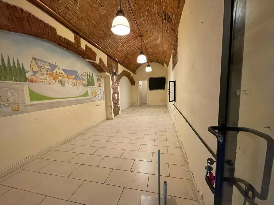 Immagine 1 di Negozio in vendita  a Pisa