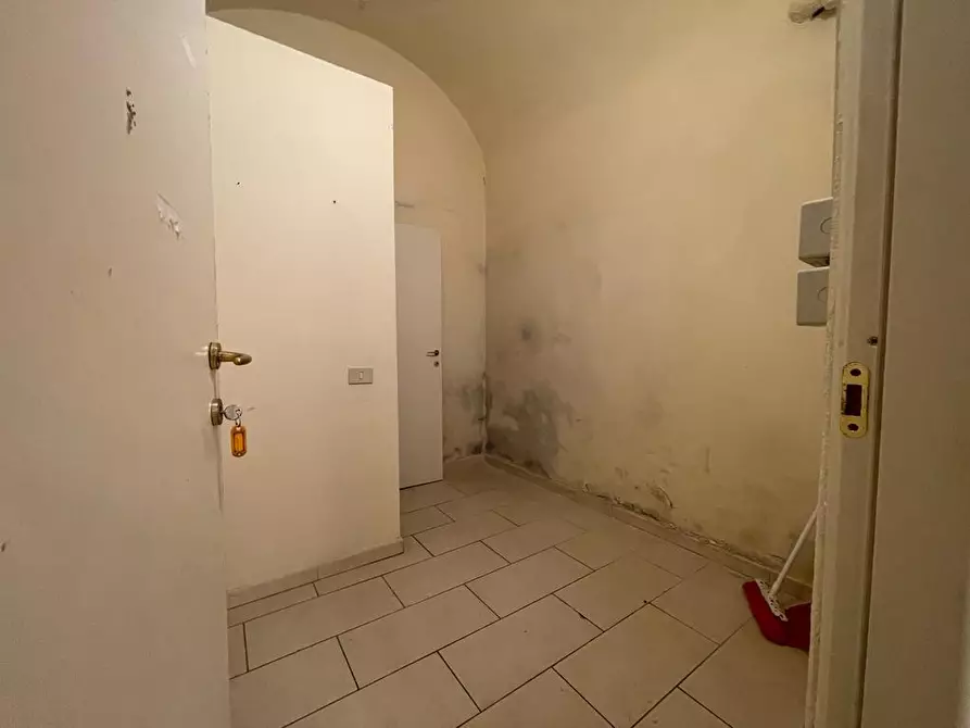 Immagine 4 di Negozio in vendita  a Pisa