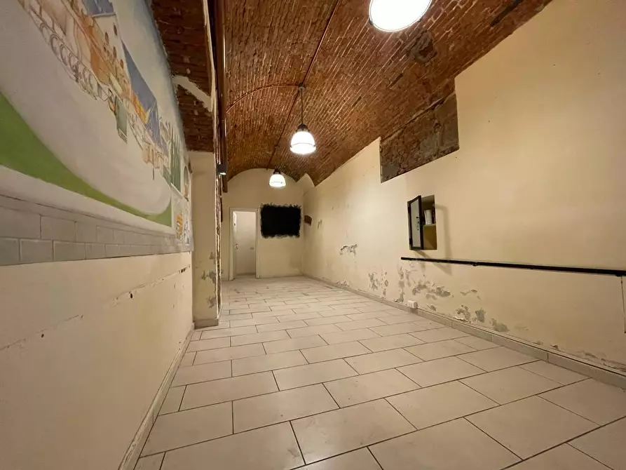 Immagine 2 di Negozio in vendita  a Pisa