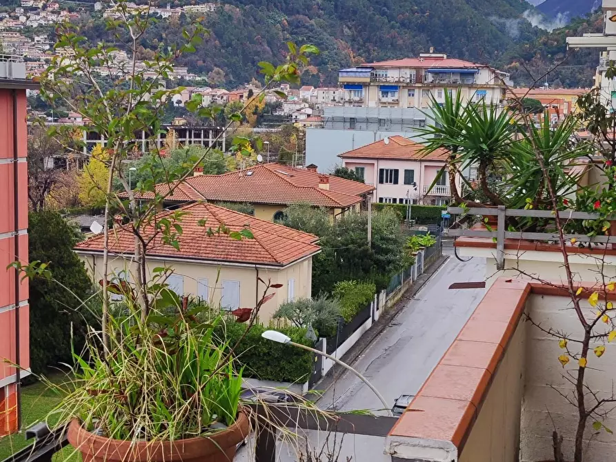 Immagine 2 di Appartamento in vendita  a Massa