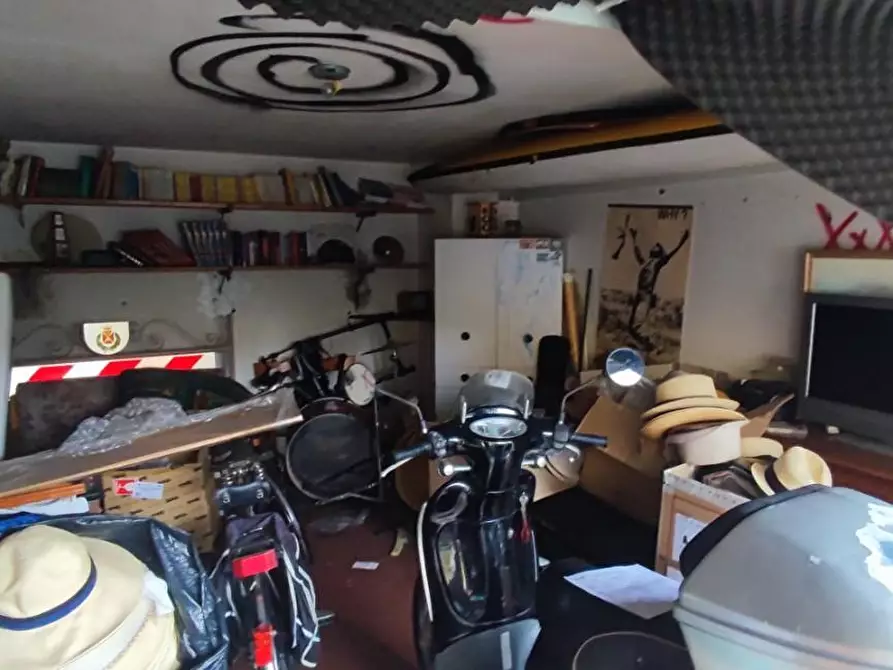 Immagine 21 di Appartamento in vendita  a Massa