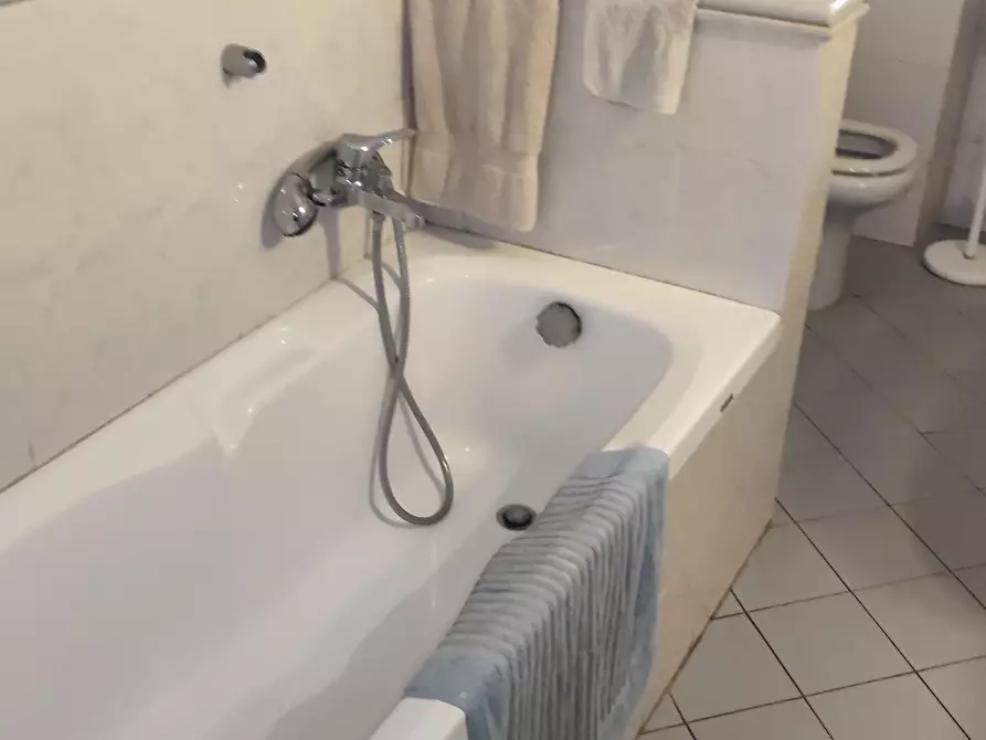 Immagine 14 di Appartamento in vendita  a Massa