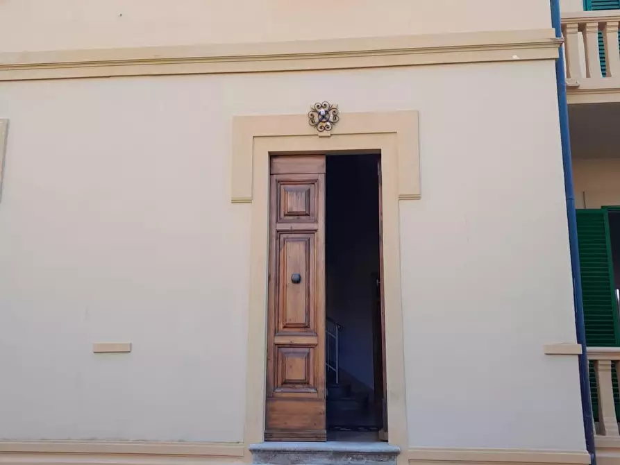 Immagine 11 di Villa in vendita  a Livorno