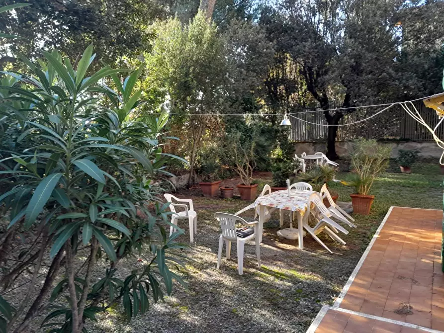 Immagine 9 di Villa in vendita  a Livorno