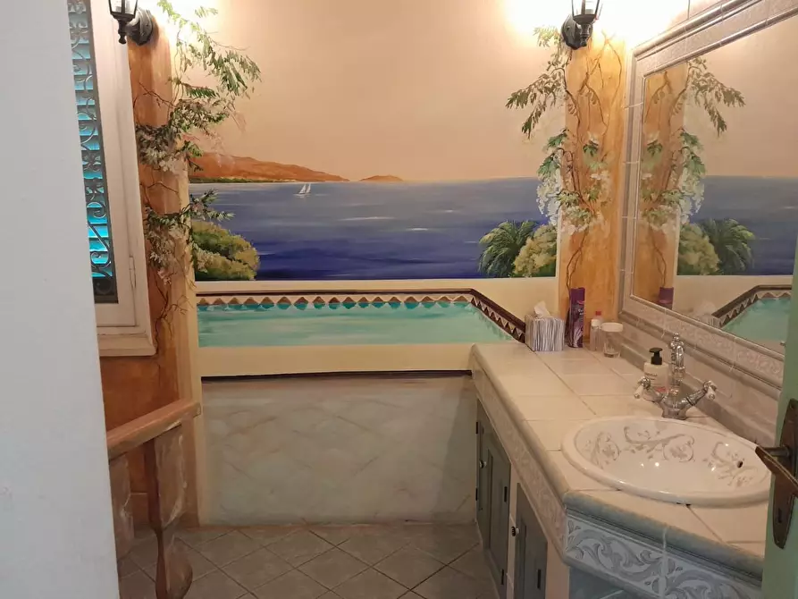 Immagine 29 di Villa in vendita  a Livorno