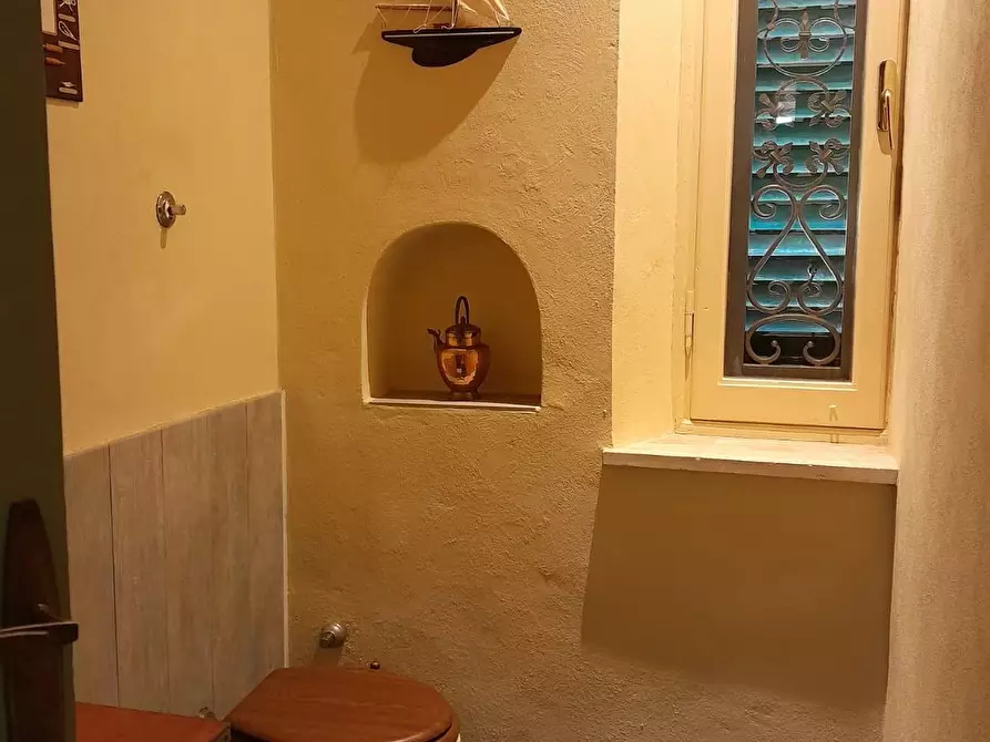 Immagine 28 di Villa in vendita  a Livorno