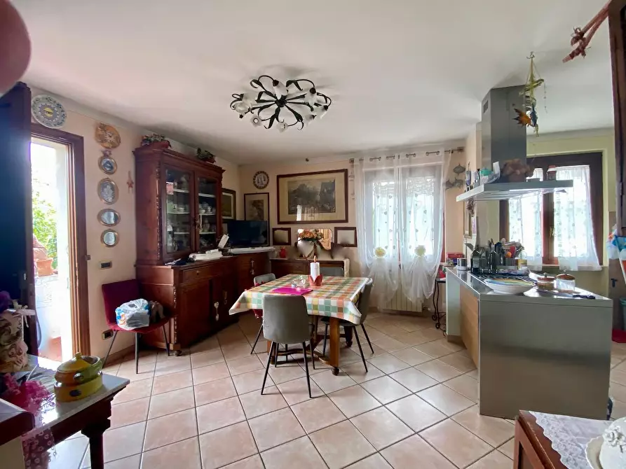 Immagine 2 di Villetta a schiera in vendita  a Vecchiano