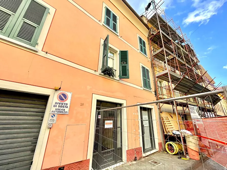 Immagine 7 di Locale commerciale in affitto  a Massa