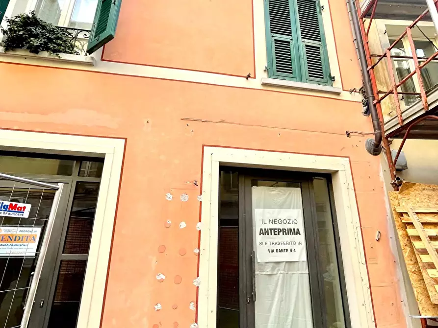 Immagine 9 di Locale commerciale in affitto  a Massa