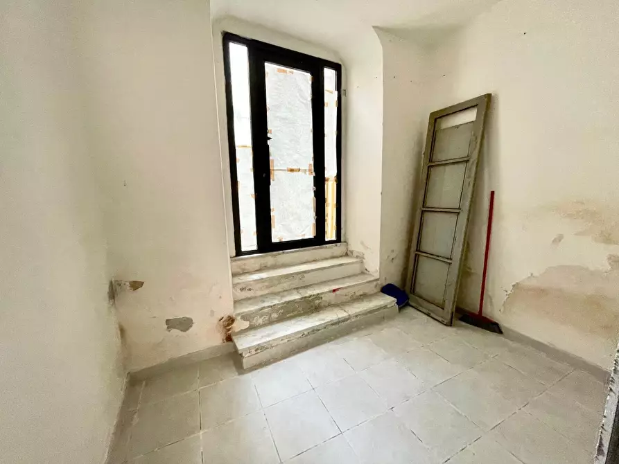 Immagine 5 di Locale commerciale in affitto  a Massa