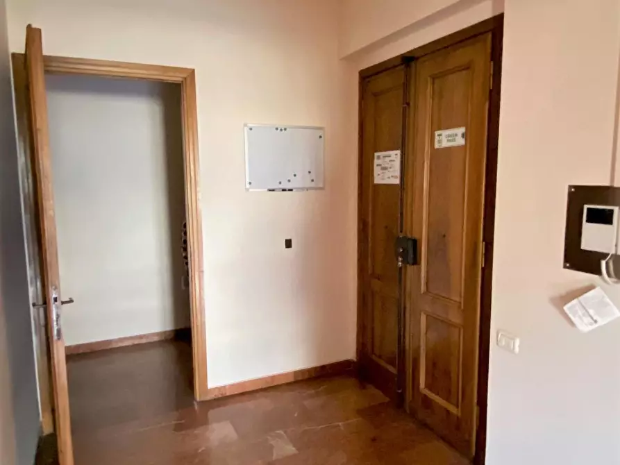 Immagine 15 di Appartamento in vendita  a Lucca