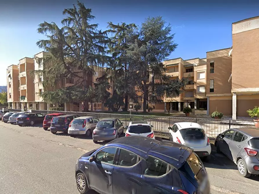 Immagine 17 di Appartamento in vendita  a Lucca