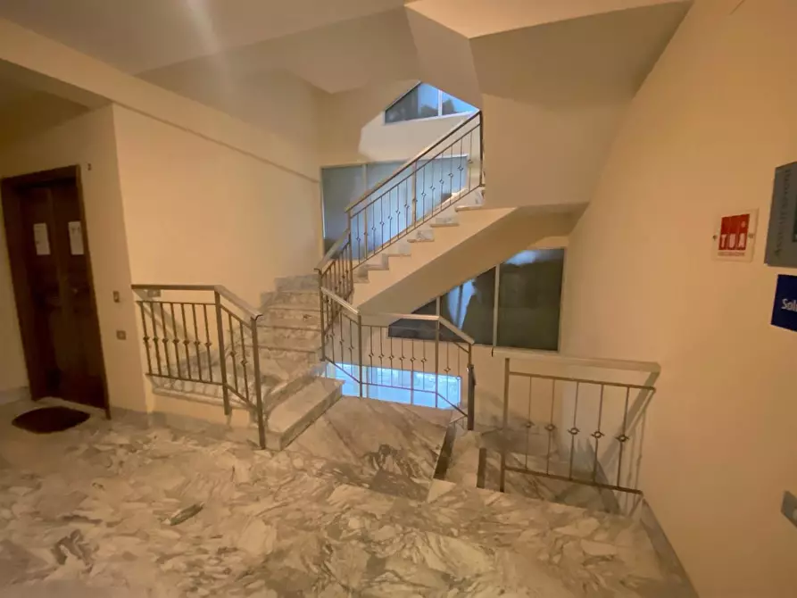 Immagine 16 di Appartamento in vendita  a Lucca