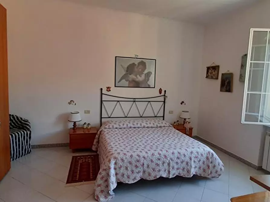 Immagine 3 di Appartamento in vendita  a Montignoso