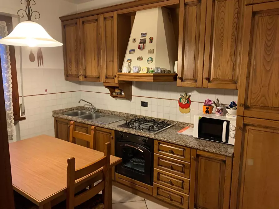 Immagine 2 di Appartamento in vendita  a Massa