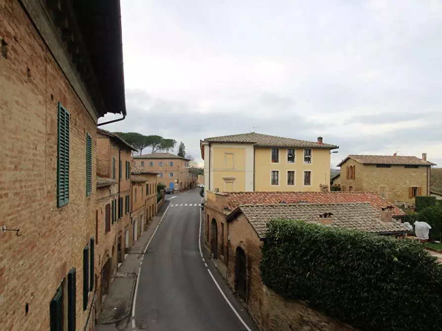 Immagine 10 di Appartamento in vendita  a Siena