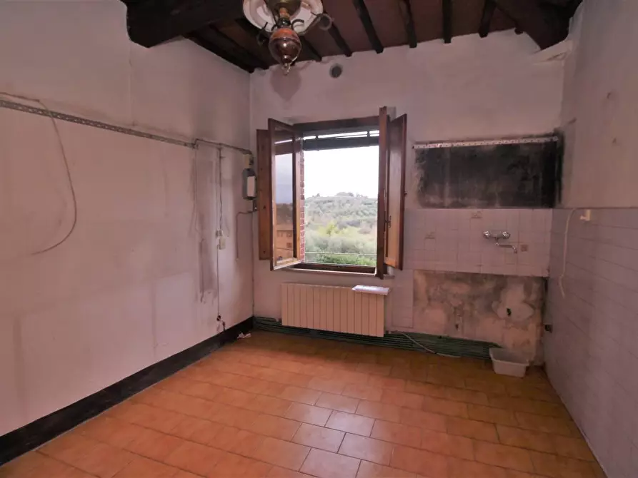 Immagine 12 di Appartamento in vendita  a Siena