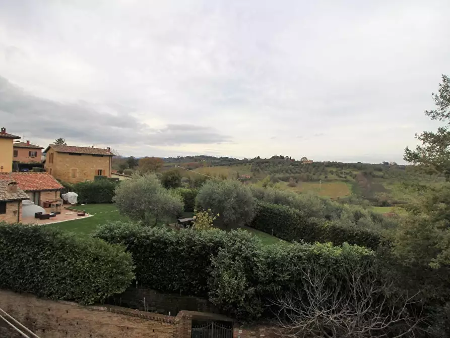 Immagine 14 di Appartamento in vendita  a Siena