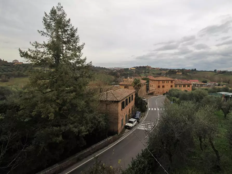 Immagine 15 di Appartamento in vendita  a Siena