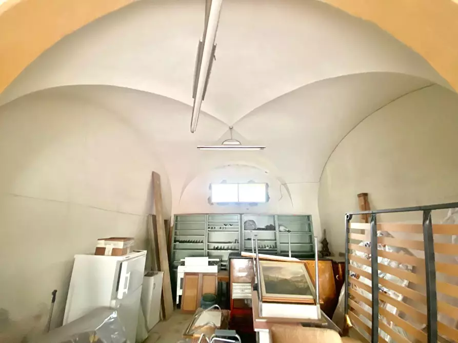 Immagine 2 di Garage in vendita  a Pontedera