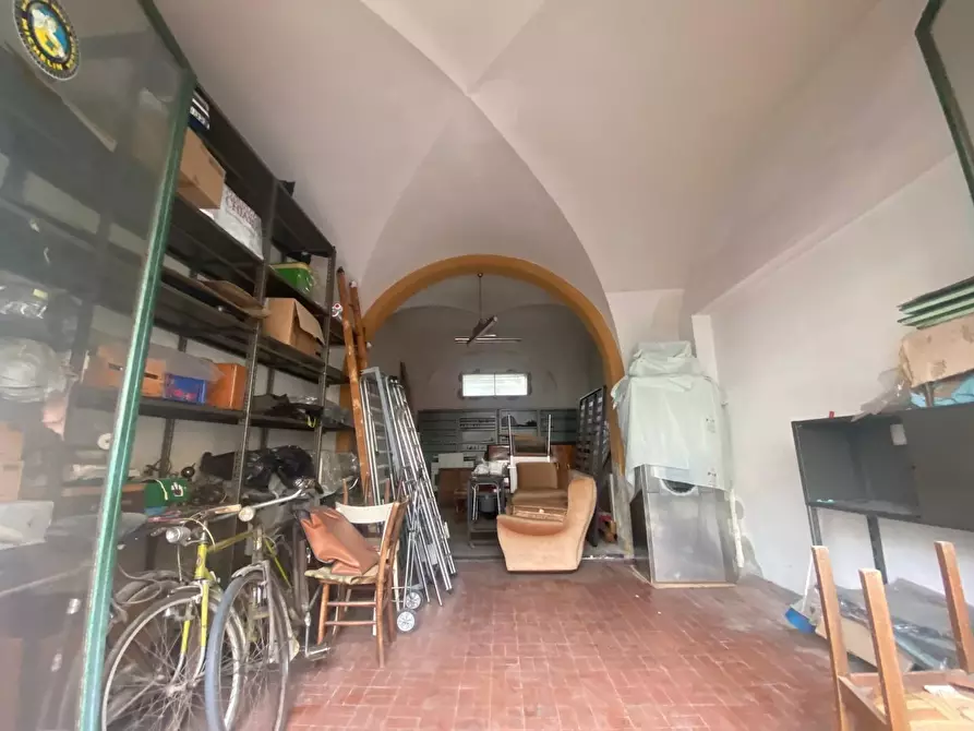 Immagine 7 di Garage in vendita  a Pontedera
