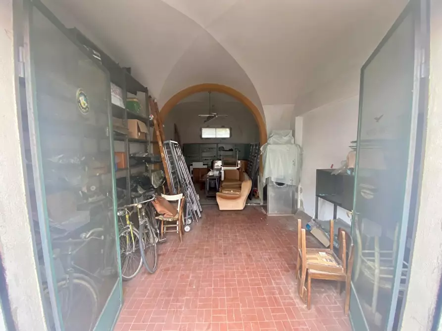 Immagine 8 di Garage in vendita  a Pontedera