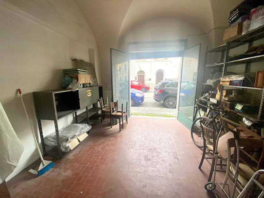 Immagine 5 di Garage in vendita  a Pontedera