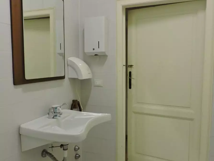 Immagine 13 di Appartamento in vendita  a Pisa