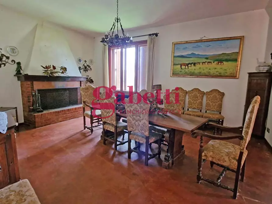 Immagine 2 di Villa in vendita  a Pisa