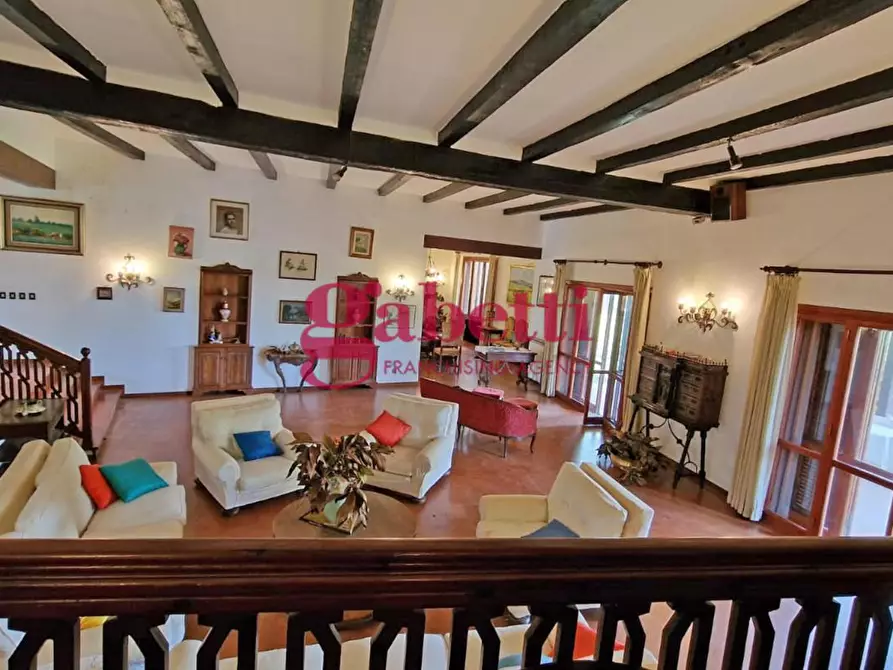 Immagine 11 di Villa in vendita  a Pisa