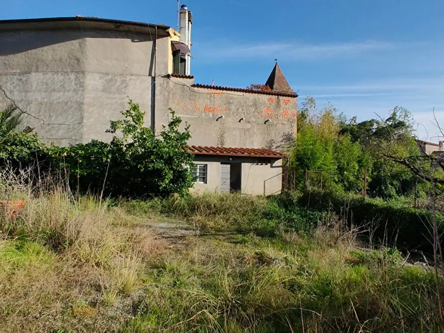 Immagine 15 di Villa in vendita  a Capannori