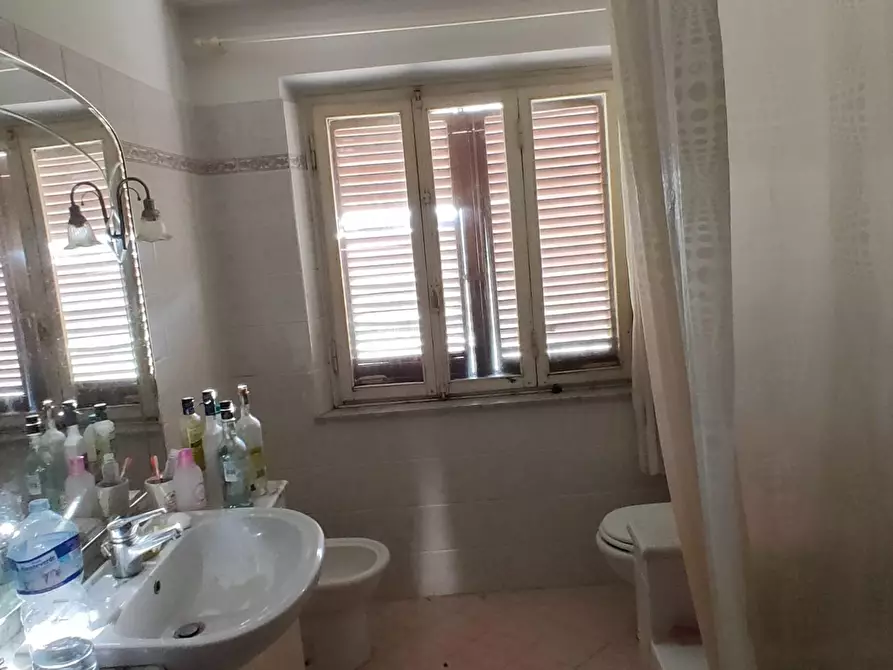 Immagine 9 di Villa in vendita  a Capannori