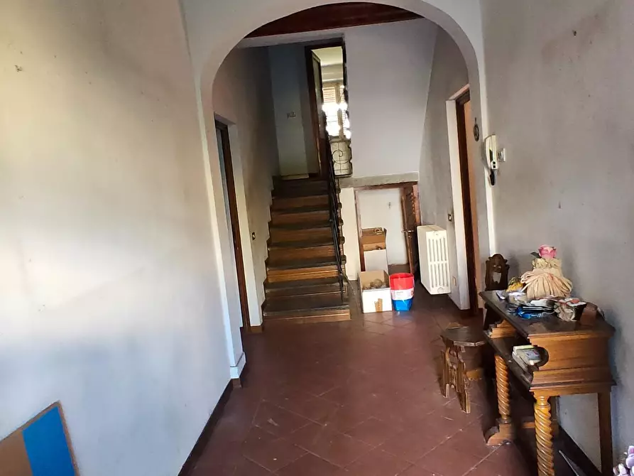Immagine 3 di Villa in vendita  a Capannori