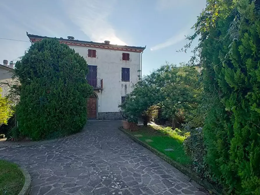 Immagine 2 di Villa in vendita  a Capannori