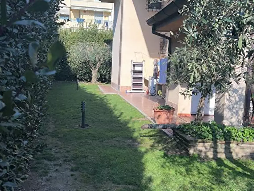 Immagine 10 di Villa in vendita  a Montignoso